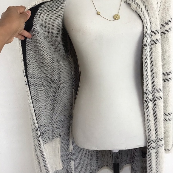 AUGUST SILK WOMEN LIGHT GREY BLACK DESIGN VERY LONG WINTER WARM CARDIGAN SZ L - Picture 4 of 7